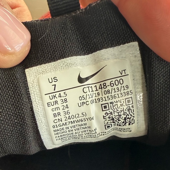 Nike Air Max • Gold sequin and red • Women’s size 7 - Picture 6 of 7